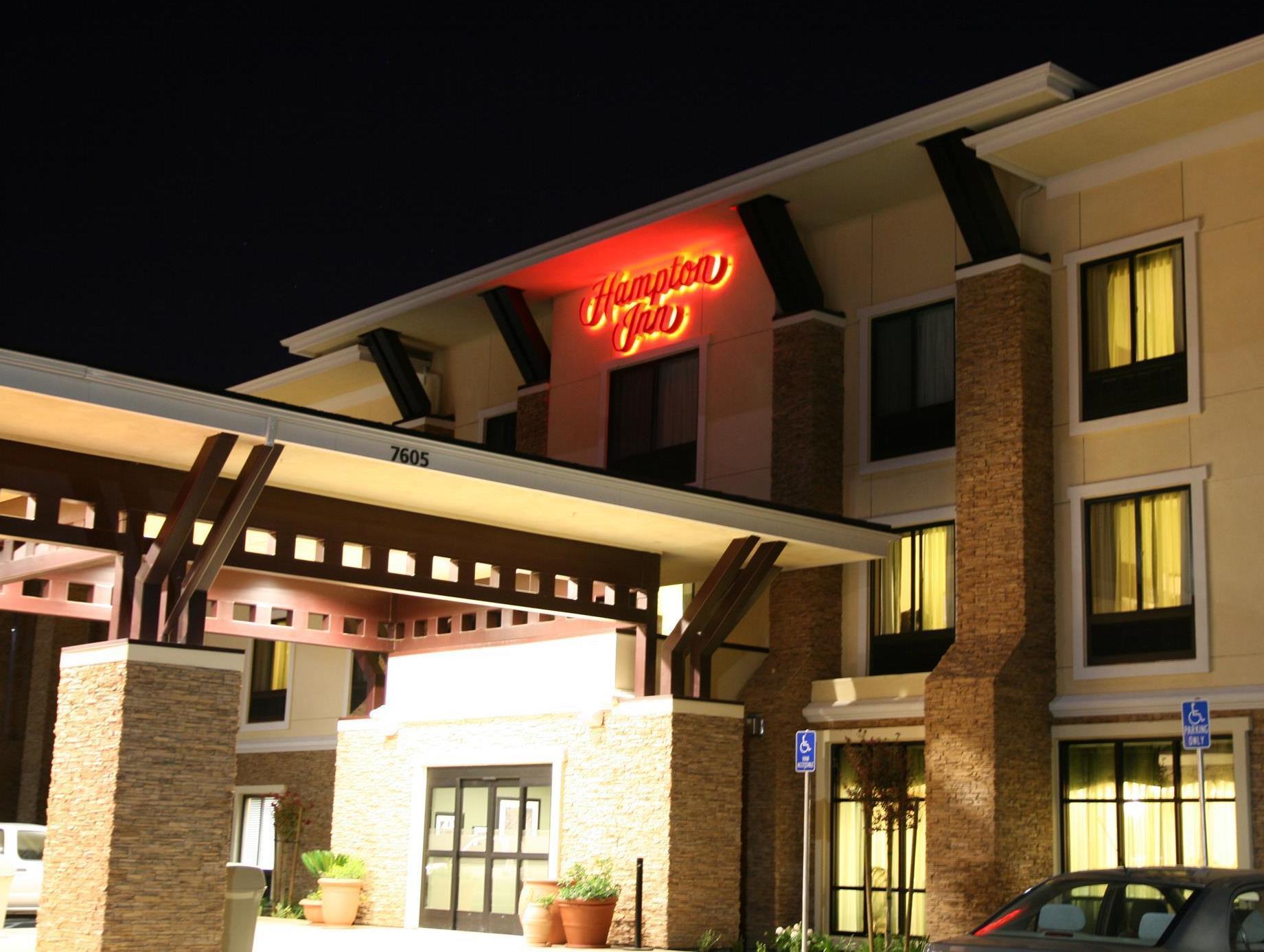 Отель Hampton By Hilton Брентвуд Экстерьер фото